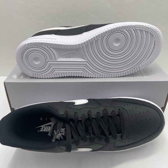 Nike Men’s AIR FORCE 1'07
BLACK/WHITE
NOIR/BLANC CT2302 002 Platform Sneakers - Picture 12 of 16